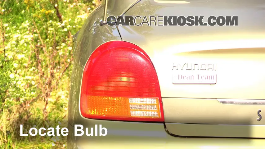2000 Hyundai Sonata GLS 2.5L V6 Lights Turn Signal - Rear (replace bulb)